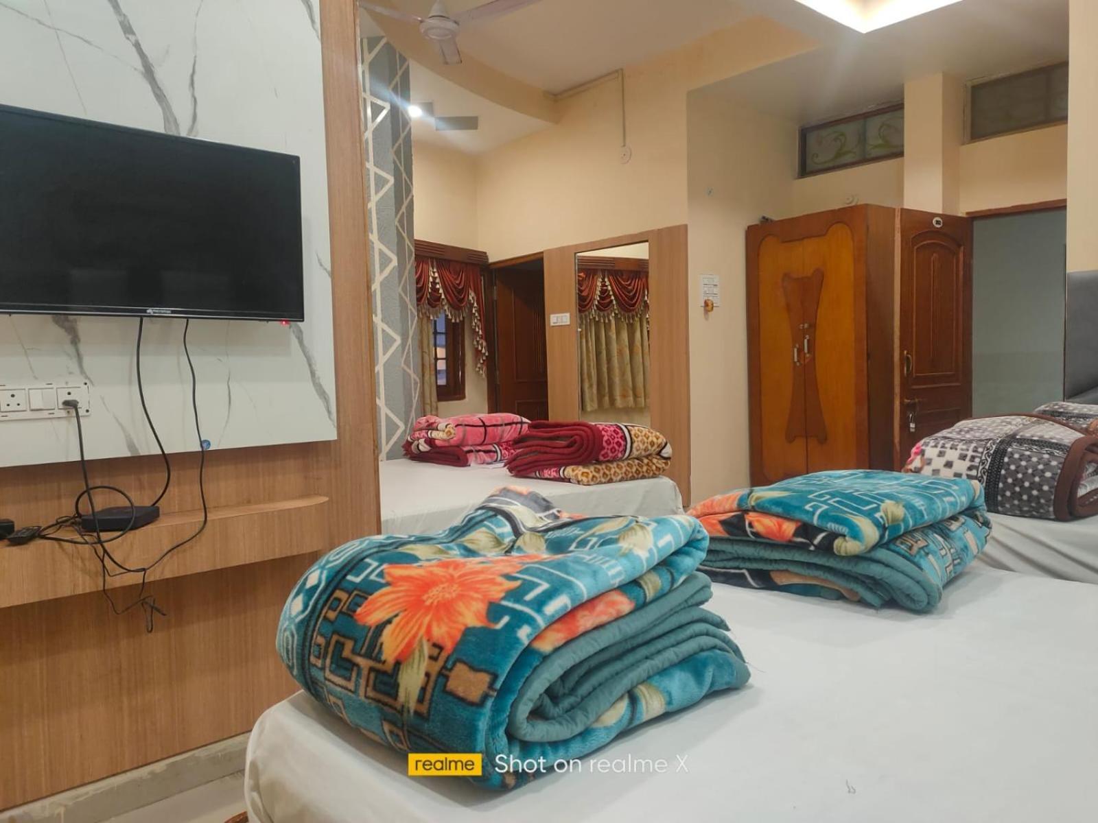Hotel Pleasure Landmark Ujjain Zewnętrze zdjęcie