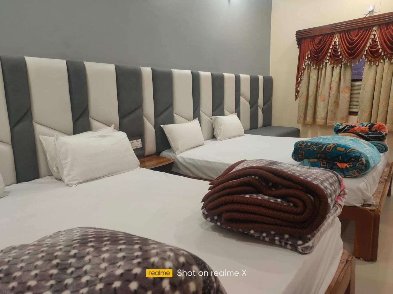 Hotel Pleasure Landmark Ujjain Zewnętrze zdjęcie