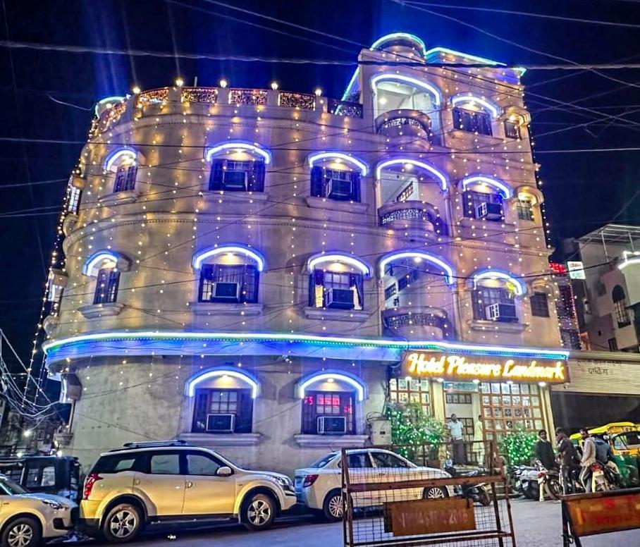 Hotel Pleasure Landmark Ujjain Zewnętrze zdjęcie